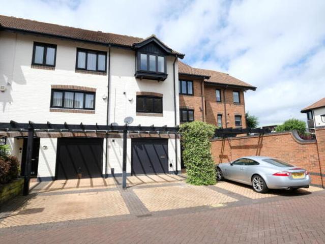 Townhouse for rent in City Of Southampton