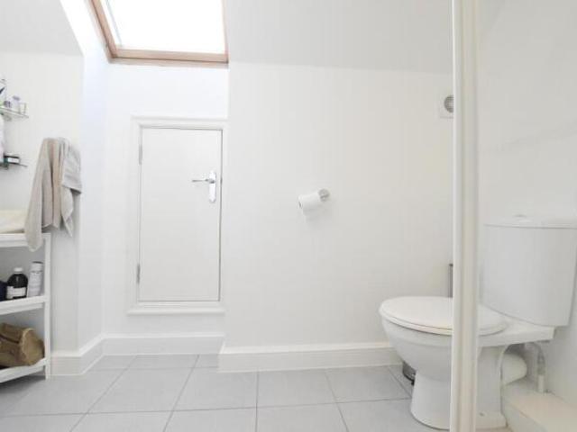 Townhouse for rent in Five Acres, Hertfordshire