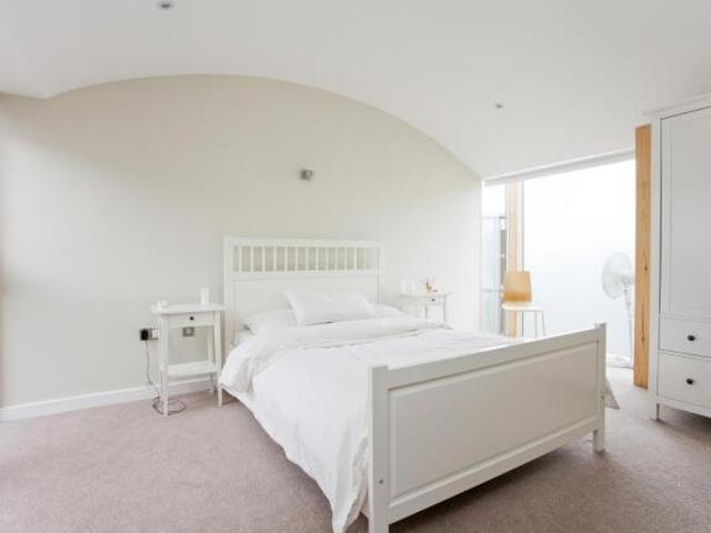 Townhouse for rent in Cat Hill