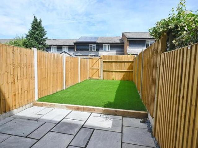 Townhouse for rent in Twickenham, Greater London