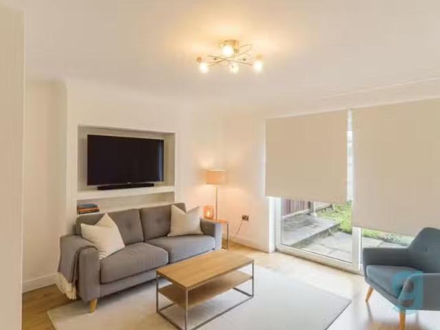 House for rent in Woolton, Calderstones