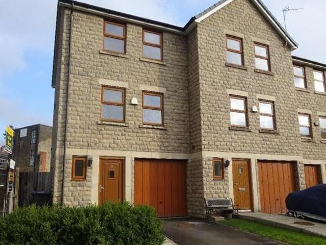 House for rent in Charlesworth, East Midlands