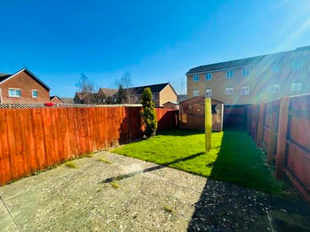 Townhouse for rent in Brackenfield, East Midlands