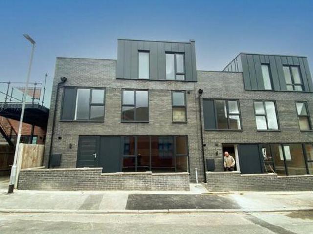 House for rent in Leylands, West Yorkshire