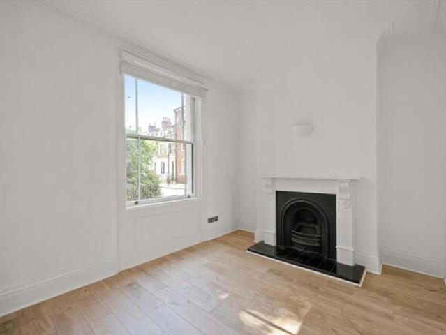 Townhouse for rent in Greater London