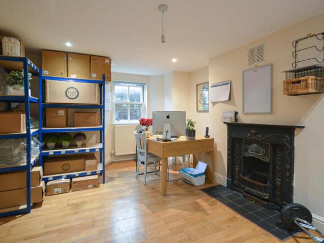 Townhouse for rent in Arbury, Cambridgeshire