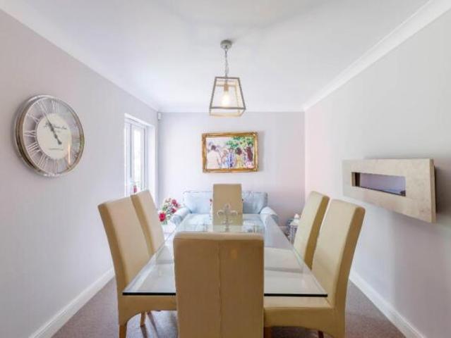 Townhouse for rent in Clements Park, Navestock Side