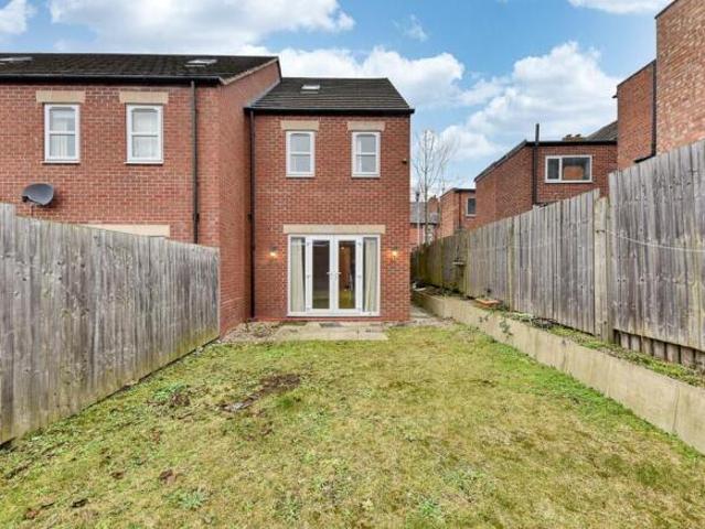 Townhouse for rent in Haddon, East Midlands