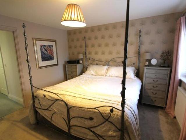 Townhouse for rent in Oughtrington, Warrington