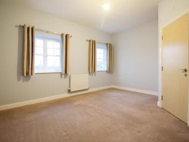 Townhouse for rent in Upton-by-Chester, Two Mills
