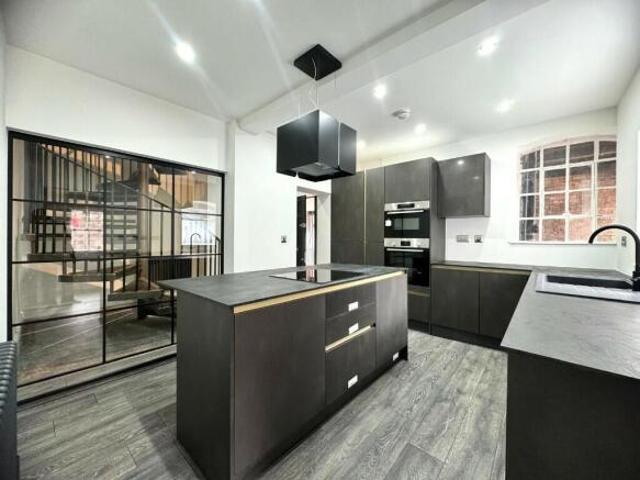 Townhouse for rent in West Midlands