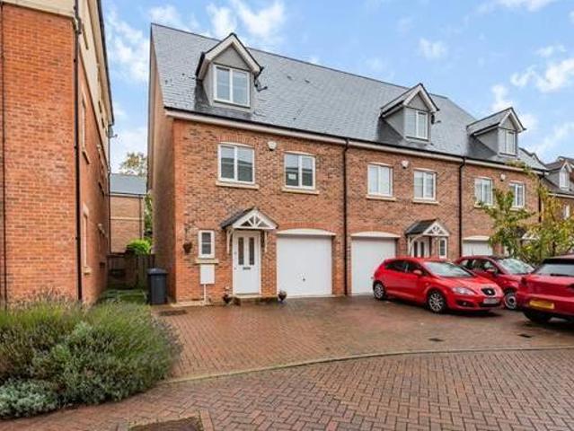 House for rent in Surrey