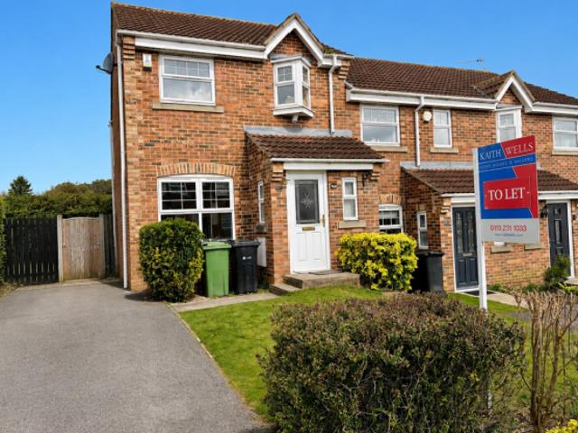 Townhouse for rent in Wortley, West Yorkshire
