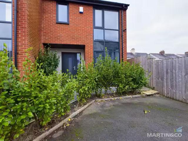 House for rent in Station Town