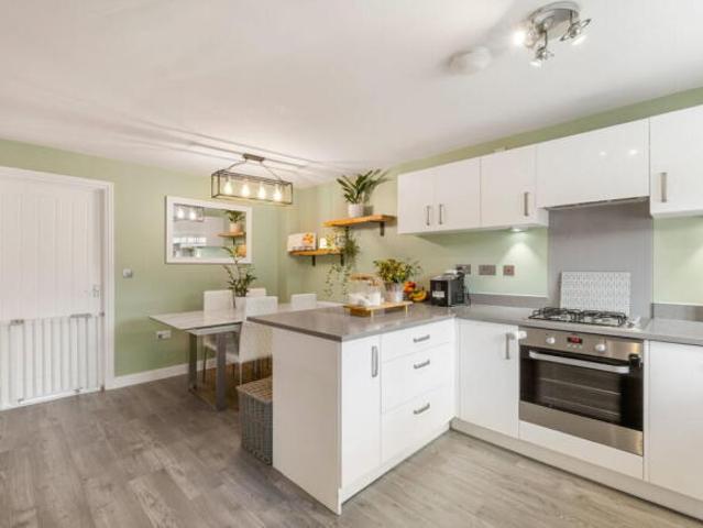 Townhouse for sale in Huddersfield, West Yorkshire