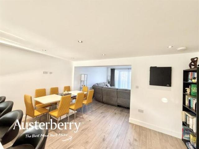 Townhouse for sale in Stoke-on-Trent