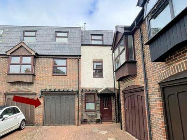 House for sale in Middlecroft, Hampshire