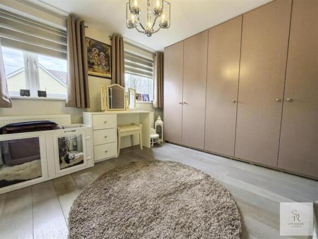 Townhouse for sale in North Watford, Hertfordshire
