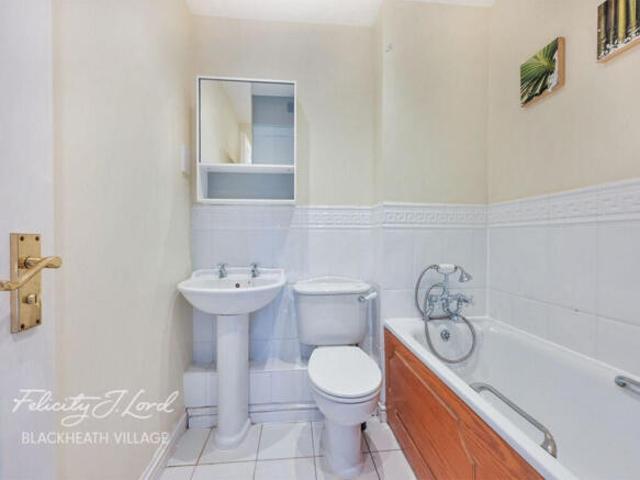 Townhouse for sale in Well Hall, Greater London