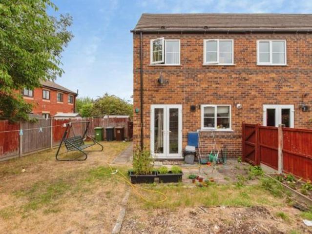 Townhouse for sale in Birchwood, Brayford