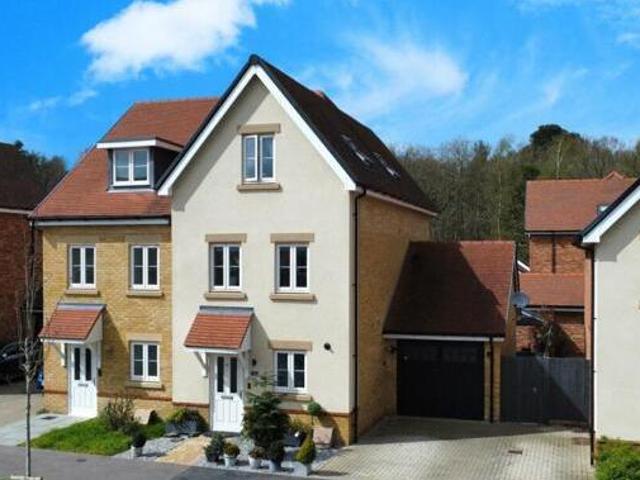 House for sale in Heol-las, Surrey