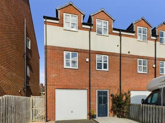 House for sale in Glasshoughton, Castleford