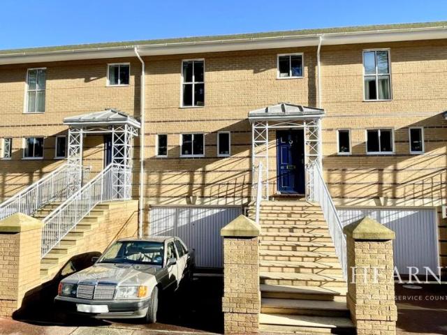 Townhouse for sale in Branksome Park