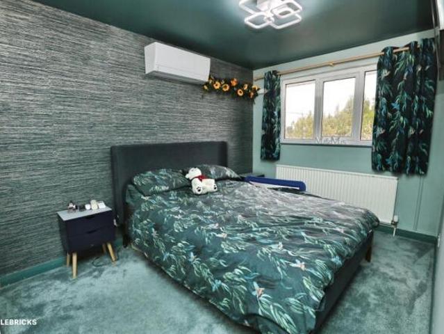 Townhouse for sale in Calderstones