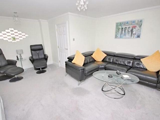 Townhouse for sale in Allington, Midway