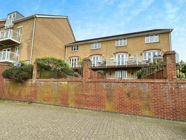 House for sale in Sovereign Harbour, Eastbourne