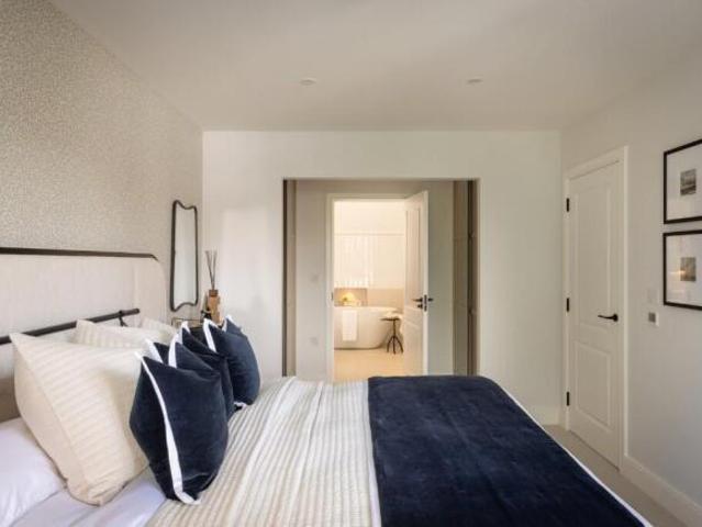 Townhouse for sale in Twickenham, Greater London