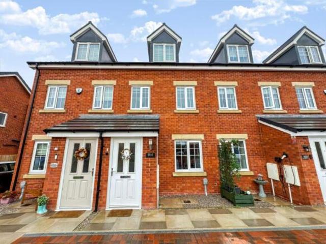 Townhouse for sale in Westhoughton, Lee Bank