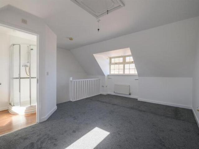 Townhouse for sale in Huddersfield, West Yorkshire