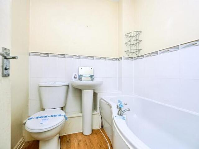 Townhouse for sale in Calderstones