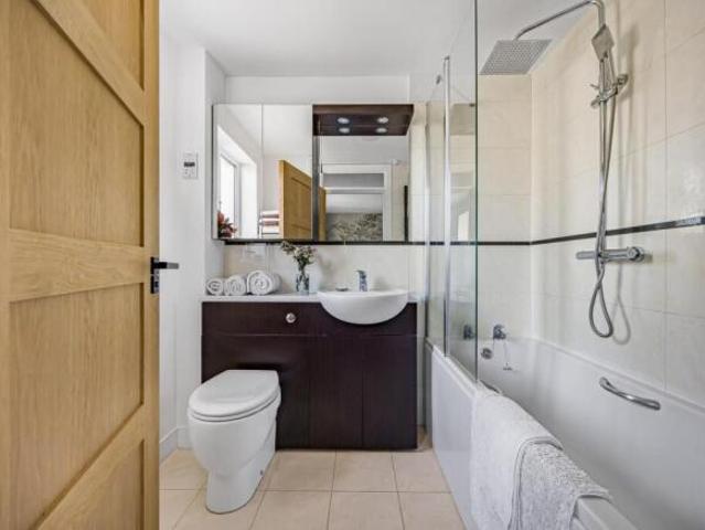 Townhouse for sale in Kintbury, West Berkshire