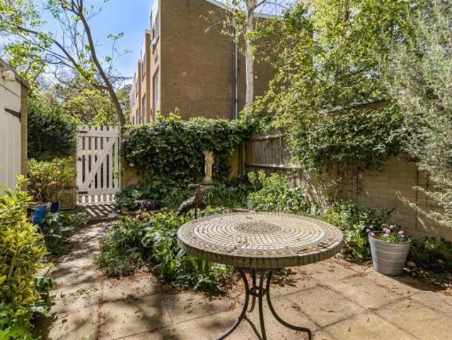 Townhouse for sale in Highsett, Cambridge