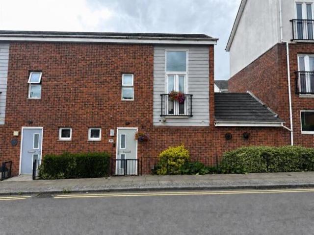 Townhouse for sale in Stoke-on-Trent