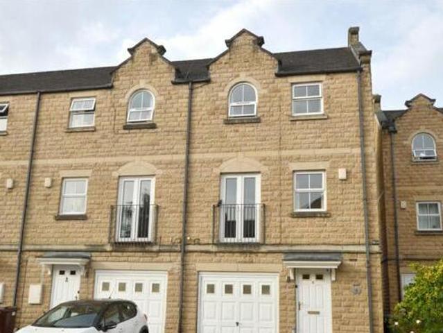 House for sale in Farsley, West Yorkshire