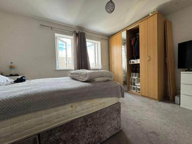 Townhouse for sale in Spring Park, Luton