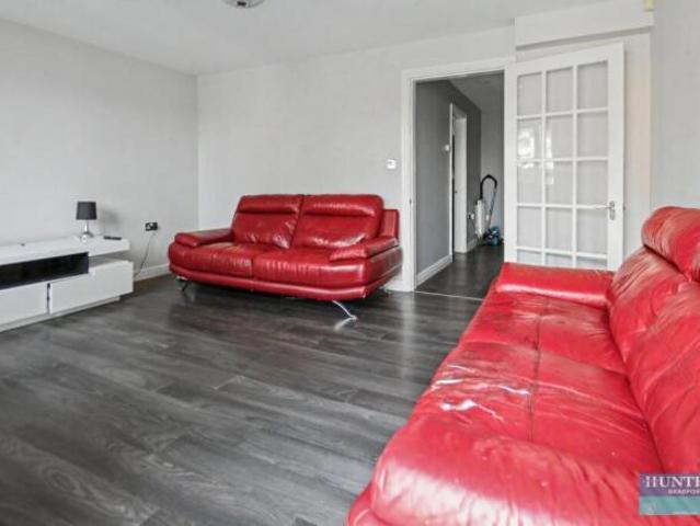 Townhouse for sale in Bradford, West Yorkshire