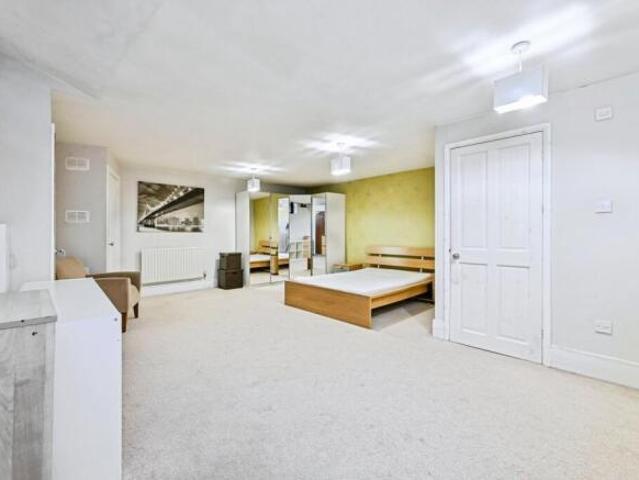 Townhouse for sale in Nottingham, Highland