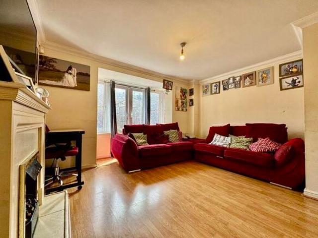 Townhouse for sale in Spring Park, Luton