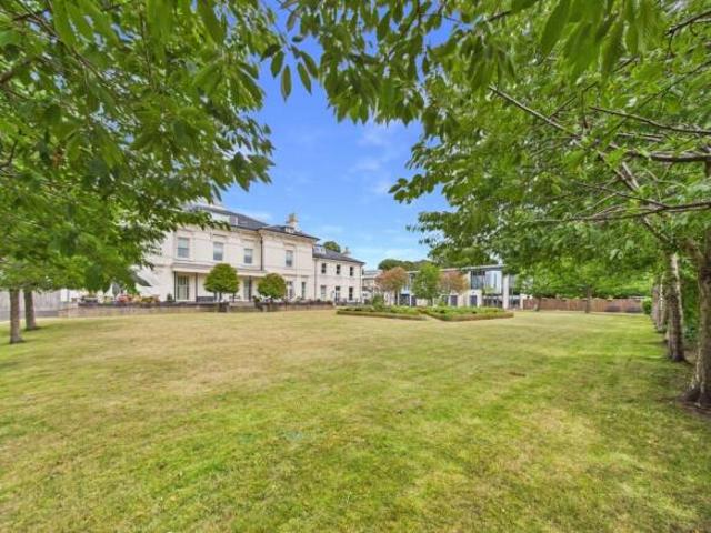 Townhouse for sale in Calderstones