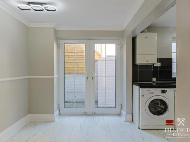 Townhouse for sale in Follaton, Strode