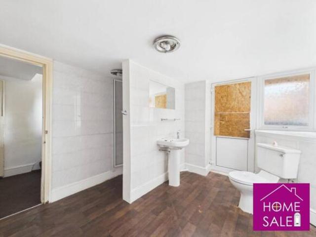 Townhouse for sale in Semilong, Northampton