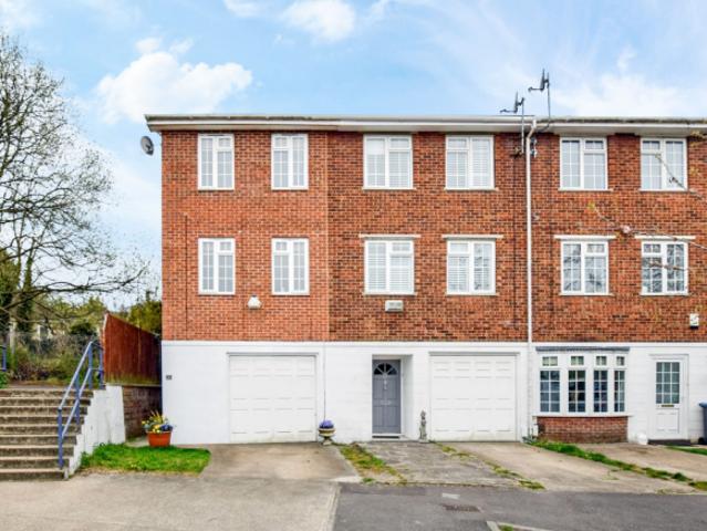 Townhouse for sale in Greater London