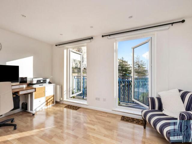 Townhouse for sale in Brighton Marina Village, Brighton