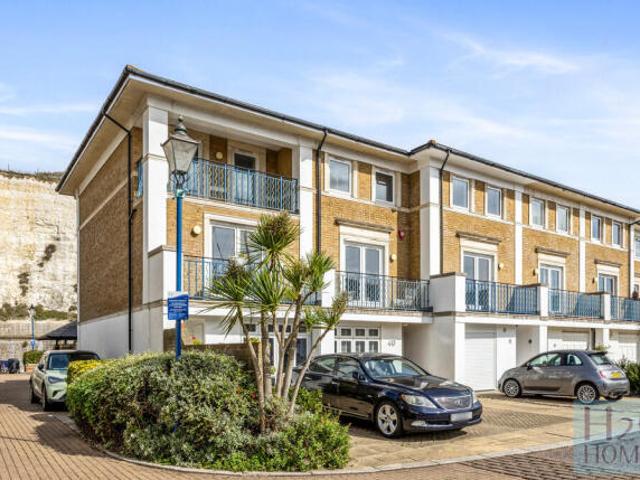 Townhouse for sale in Brighton Marina Village, Brighton