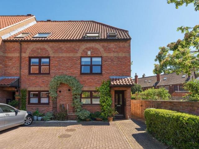 Townhouse for sale in Lincoln