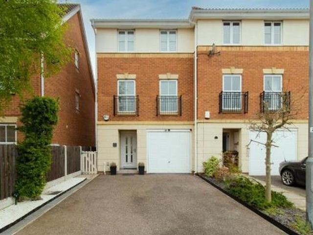 House for sale in Wrenthorpe, West Yorkshire